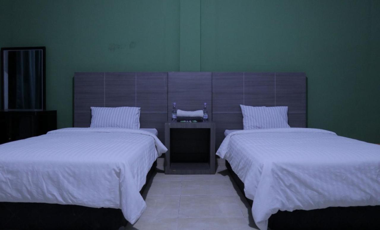 Отель Reddoorz @ Pasangkayu Mamuju Utara Экстерьер фото